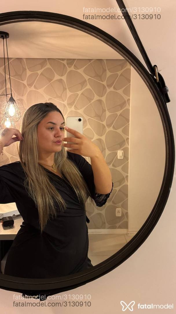 Acompanhante mulher loira (o) de olhos castanhos - Luiza