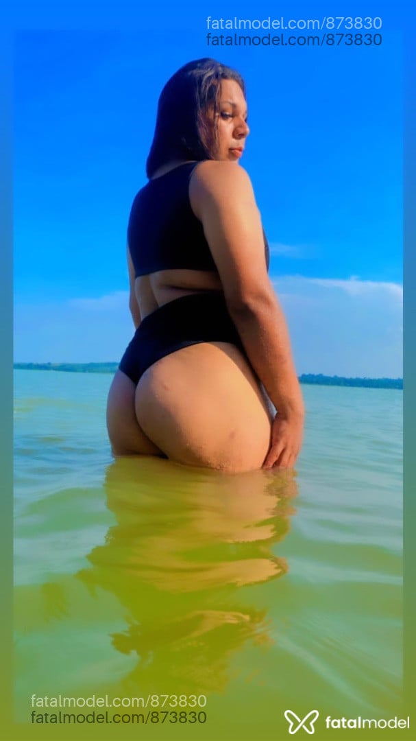 Acompanhante travesti com cabelo castanho de olhos mel - Yara