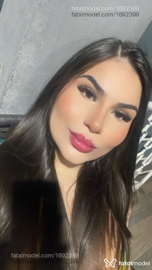Acompanhante mulher com cabelo castanho de olhos castanhos - Clara Borges