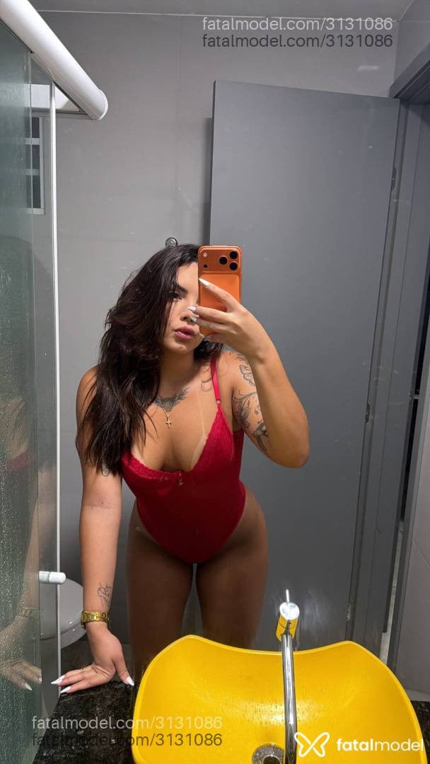 Acompanhante mulher com cabelo castanho de olhos castanhos - Sophia