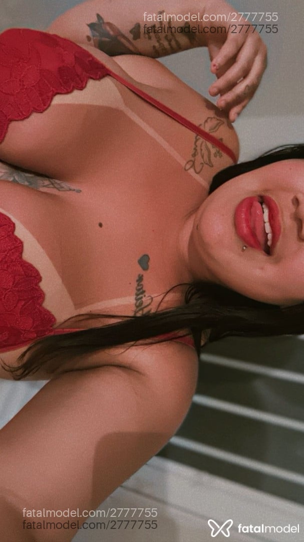 Acompanhante mulher com cabelo castanho de olhos castanhos - Taynara
