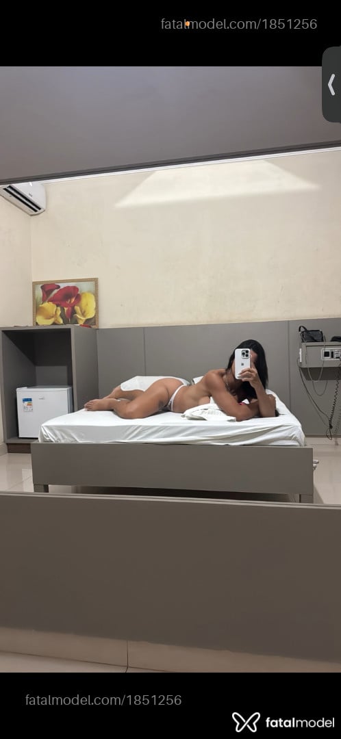 Acompanhante mulher trans morena (o) de olhos castanhos - Yasmin