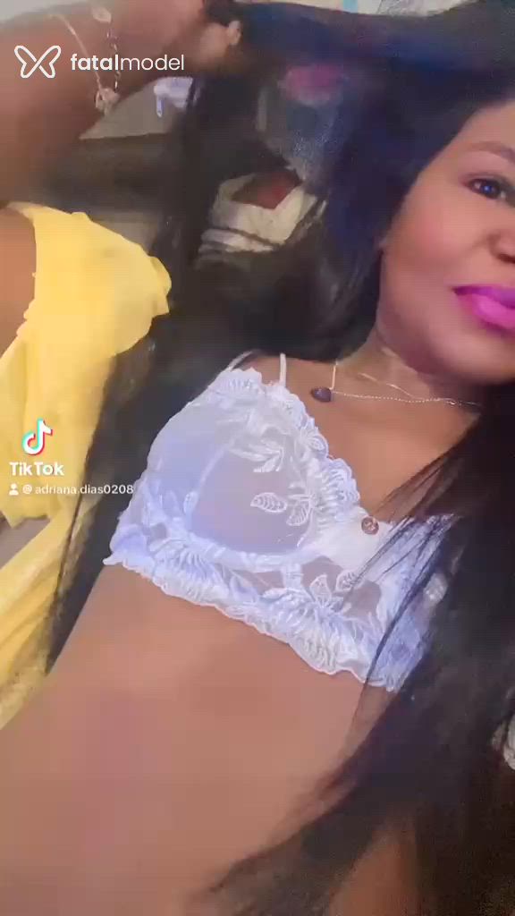 Acompanhante mulher morena (o) de olhos pretos - Pérola Negra