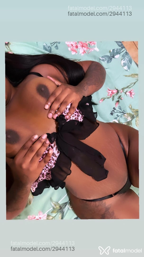 Acompanhante mulher morena (o) de olhos pretos - Yasmin Torres