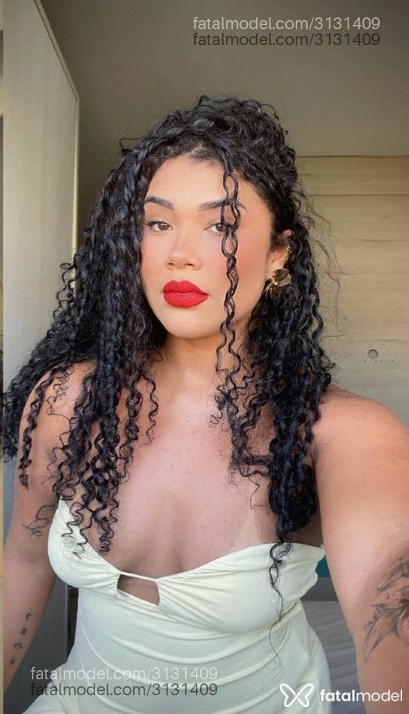 Acompanhante mulher morena (o) de olhos castanhos - Tyana