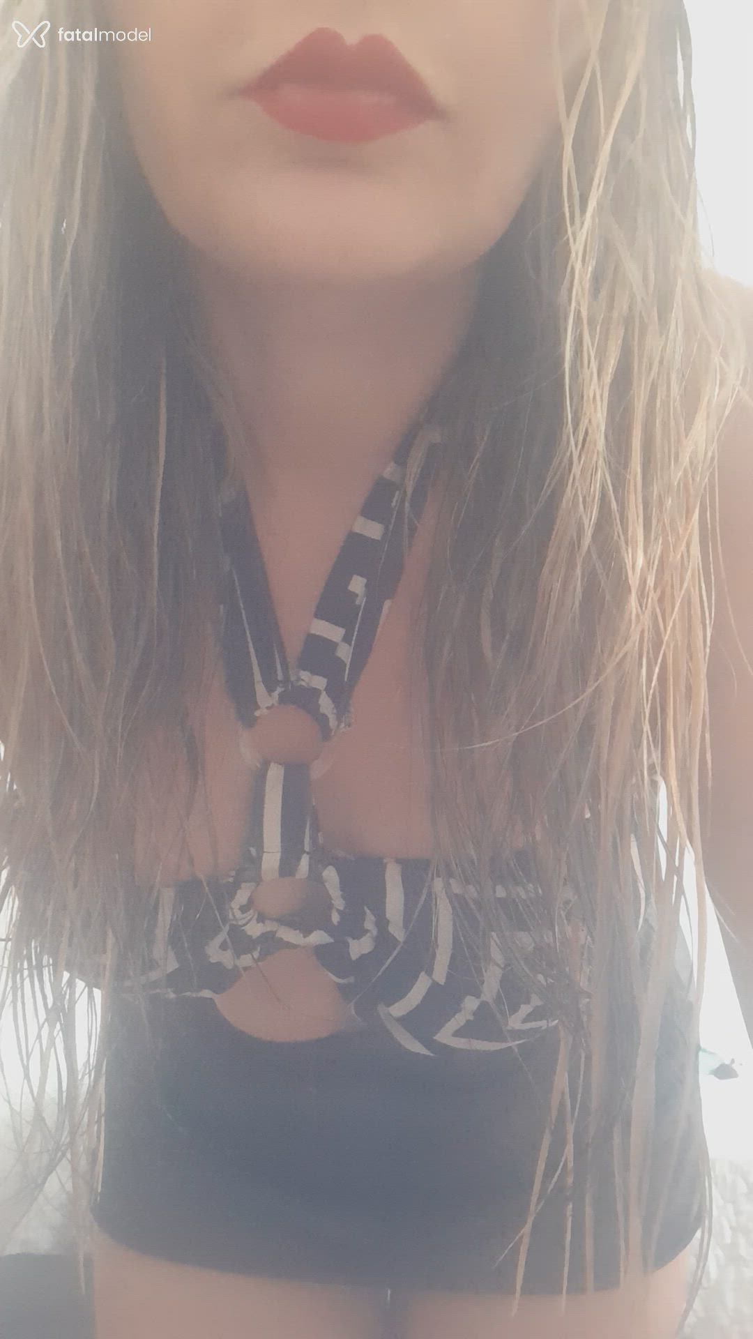 Acompanhante mulher loira (o) de olhos mel - Adrya Mendes