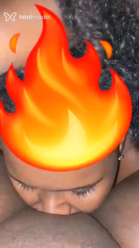 Acompanhante mulher loira (o) de olhos pretos - Cacau Lopes