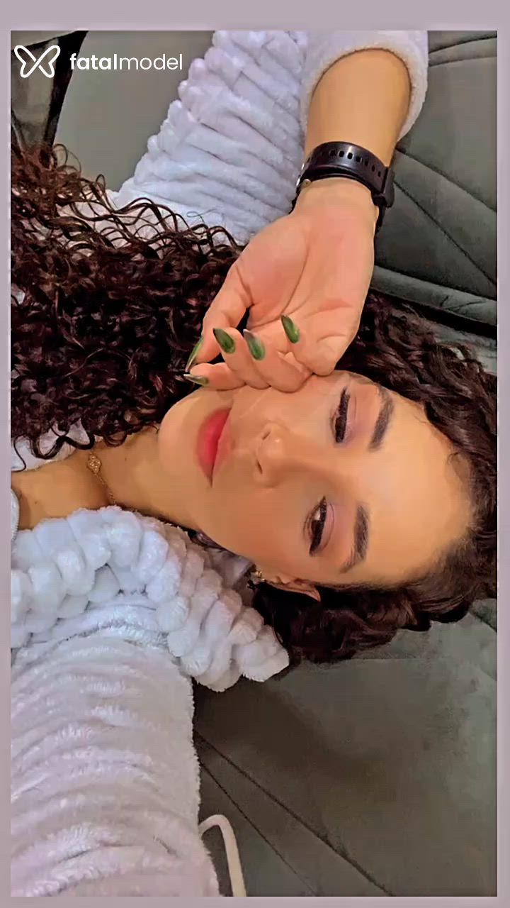 Acompanhante mulher com cabelo castanho de olhos castanhos - Luana Acompanhante mulher com cabelo castanho de olhos castanhos - Luana