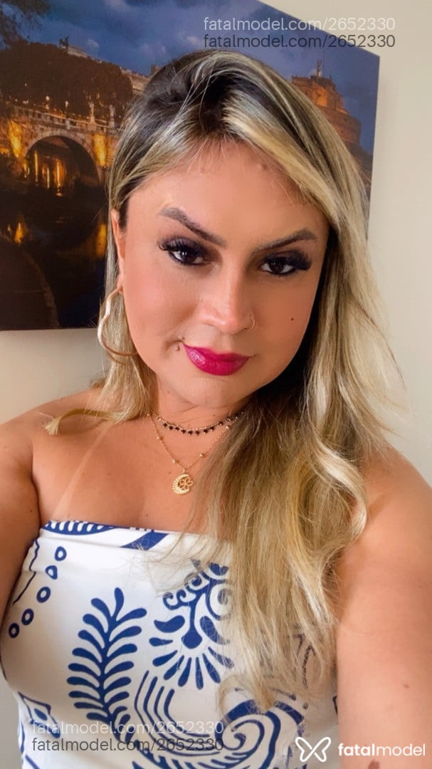 Acompanhante mulher trans loira (o) de olhos castanhos - Isabela Coutinho Acompanhante mulher trans loira (o) de olhos castanhos - Isabela Coutinho