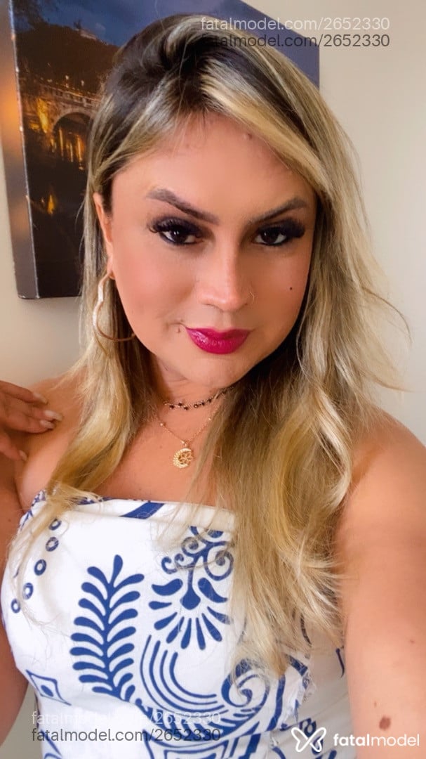 Acompanhante mulher trans loira (o) de olhos castanhos - Isabela Coutinho