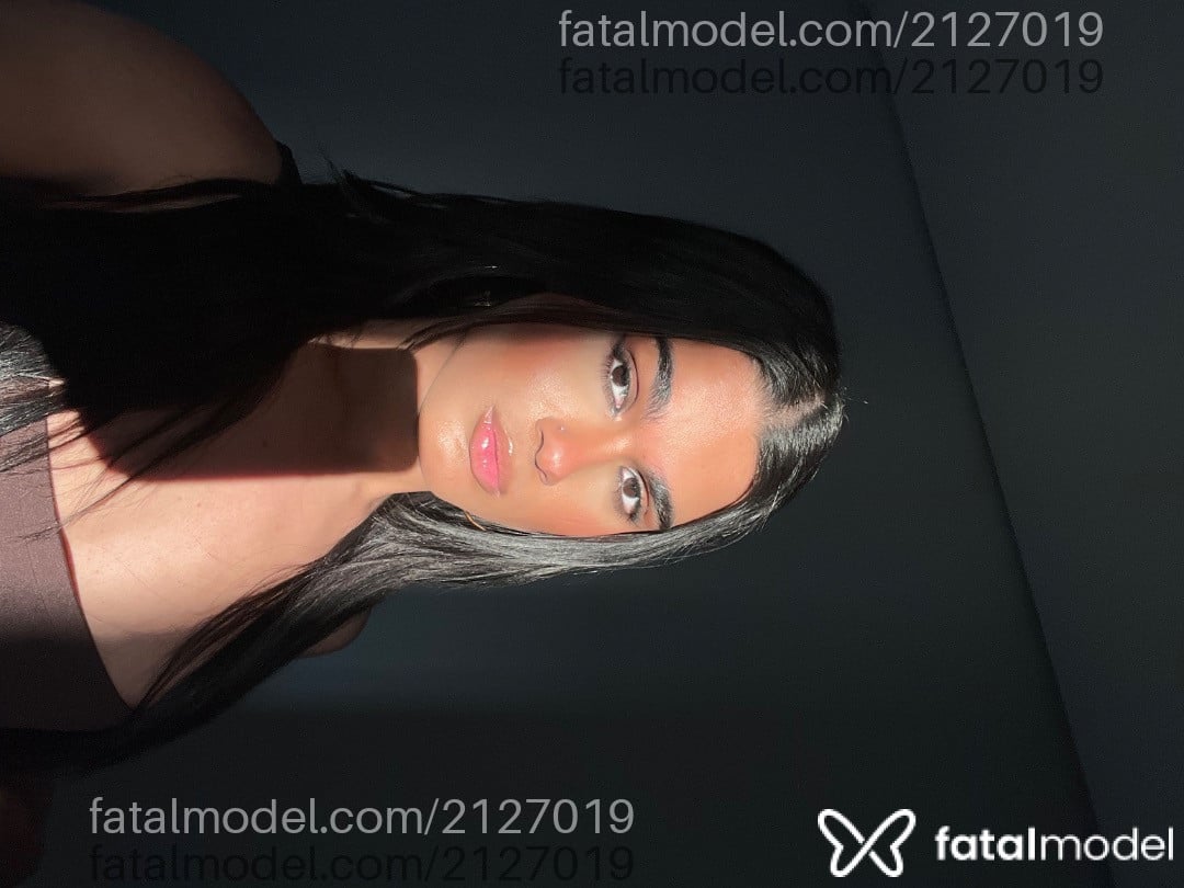 Acompanhante mulher trans morena (o) de olhos castanhos - Zaira
