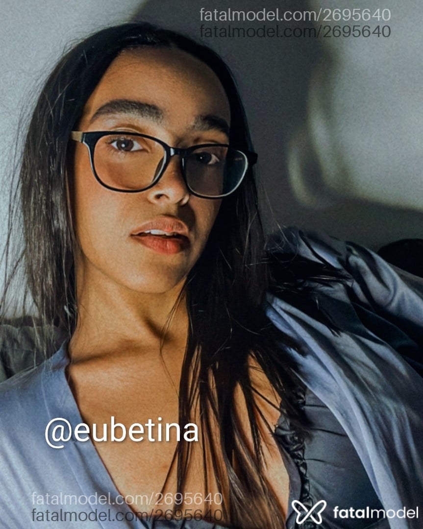 Acompanhante mulher morena (o) de olhos castanhos - Betina Albuquerque Acompanhante mulher morena (o) de olhos castanhos - Betina Albuquerque