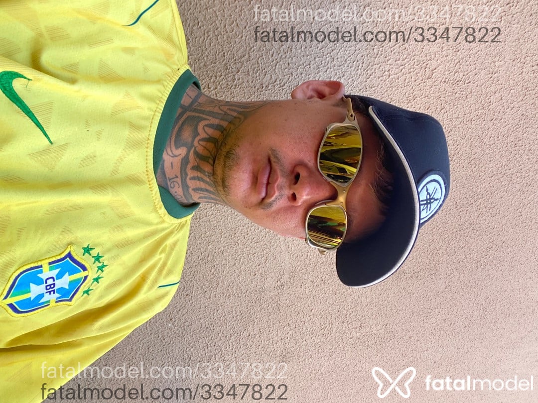 Acompanhante homem com cabelo castanho de olhos castanhos - Lucas