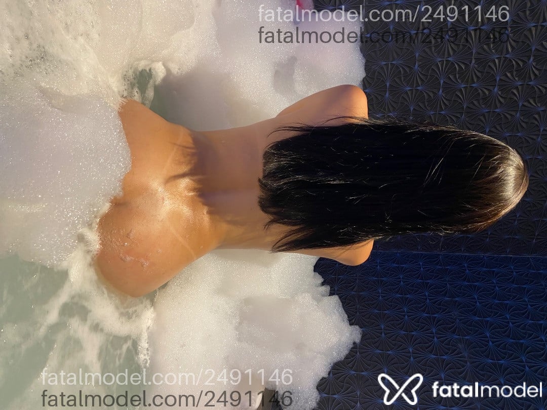 Acompanhante mulher com cabelo castanho de olhos mel - Adri Ane Acompanhante mulher com cabelo castanho de olhos mel - Adri Ane