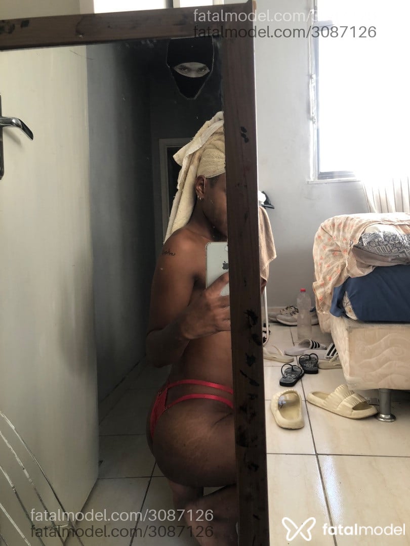 Acompanhante não-binário morena (o) de olhos castanhos - Angel