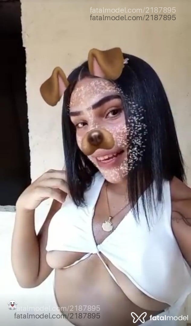 Acompanhante mulher trans morena (o) de olhos pretos - Travestiversatil
