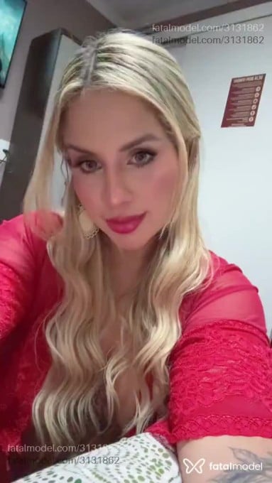 Acompanhante mulher loira (o) de olhos verdes - Lara Biancar