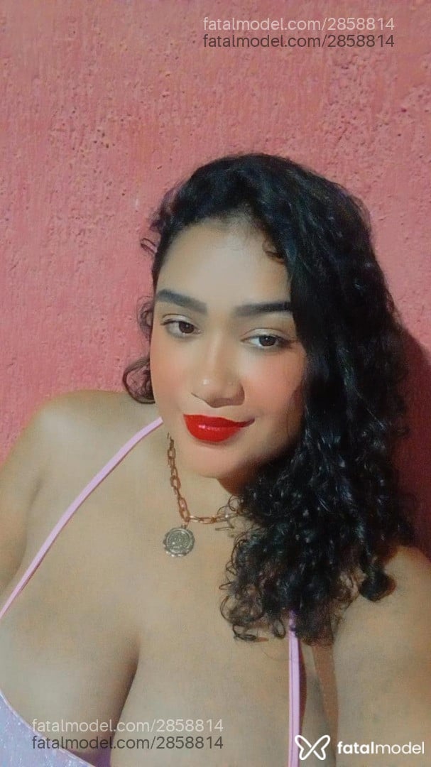 Acompanhante mulher com cabelo castanho de olhos castanhos - Paolla
