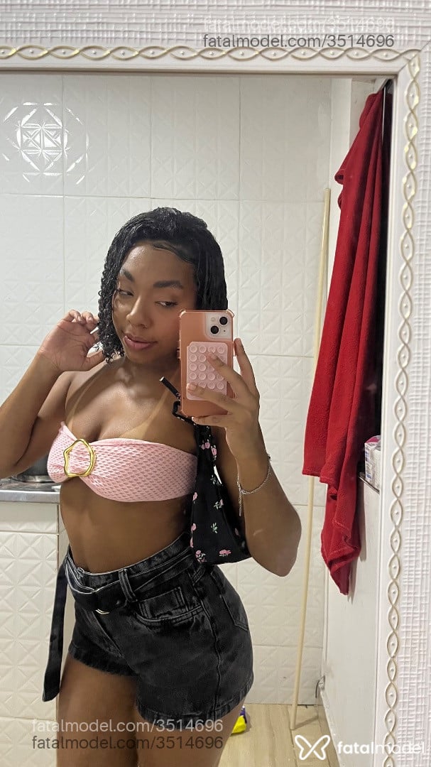 Acompanhante mulher morena (o) de olhos castanhos - Lannah