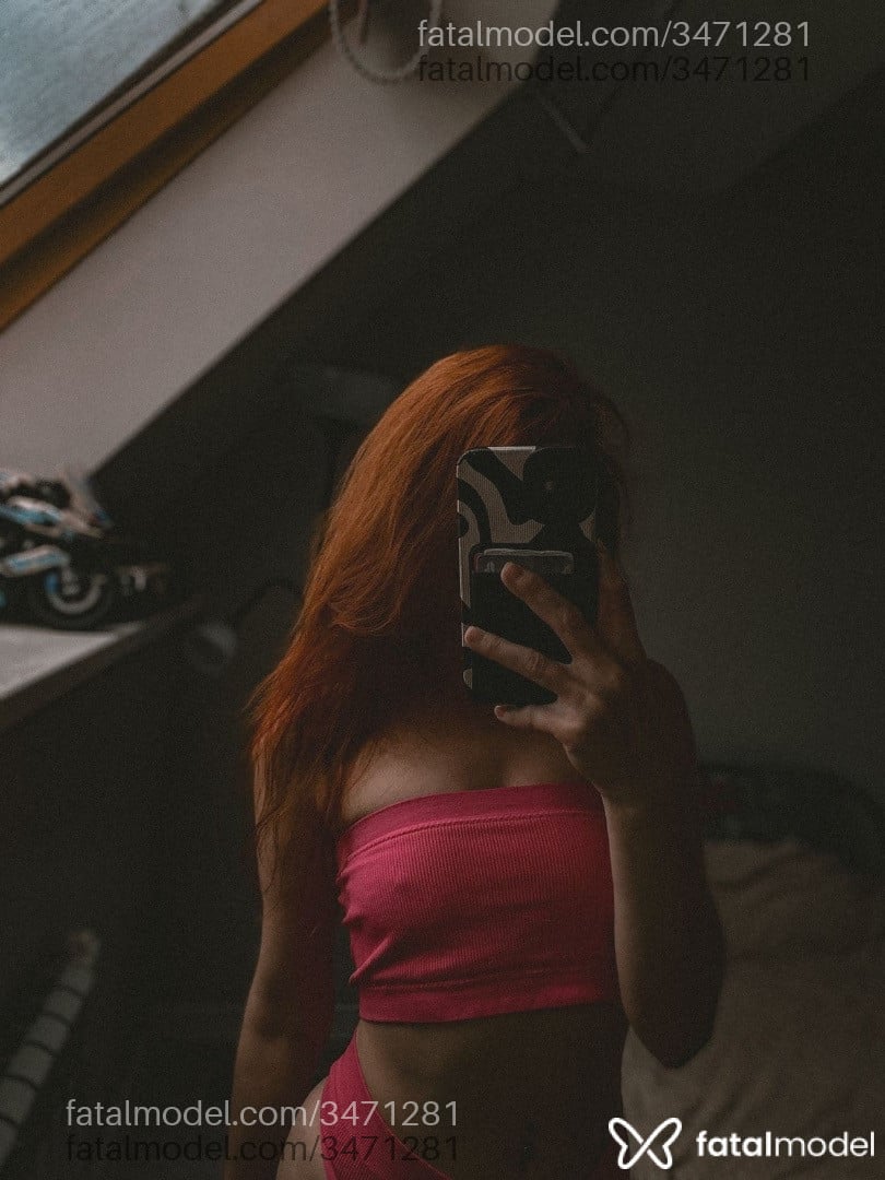 Acompanhante mulher ruiva (o) de olhos verdes - Karine