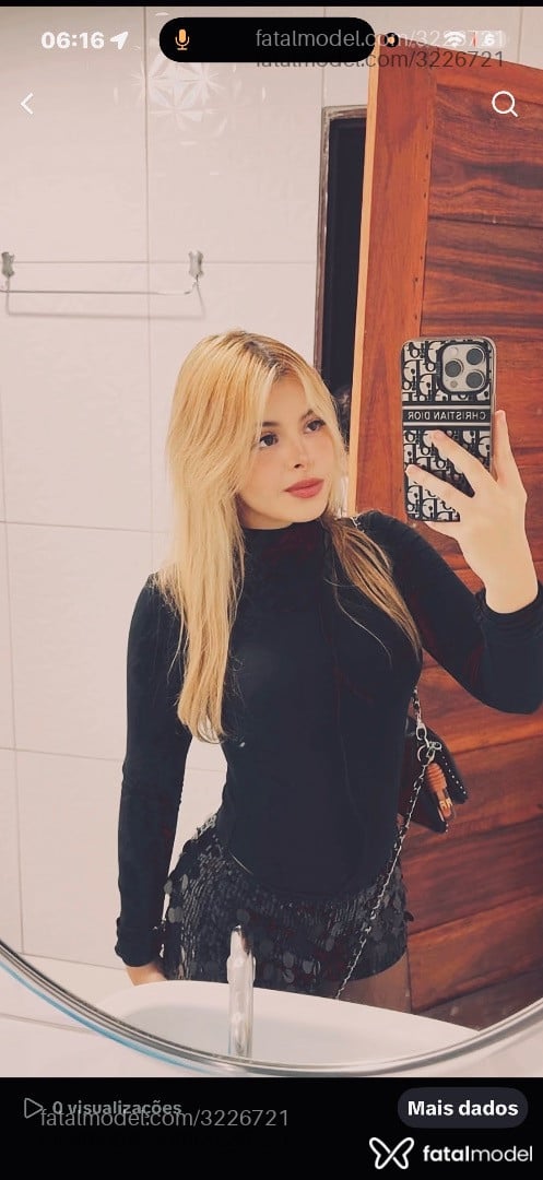 Acompanhante mulher loira (o) de olhos castanhos - Mel