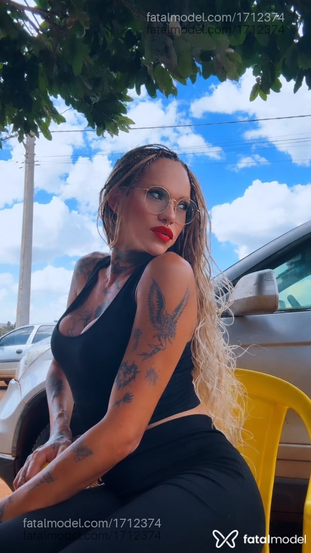 Acompanhante mulher trans ruiva (o) de olhos castanhos - Lala Lisa