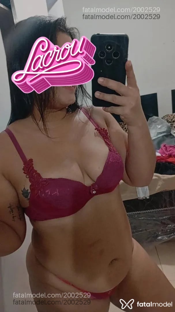 Acompanhante mulher morena (o) de olhos pretos - Sofia