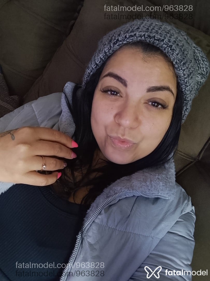 Acompanhante mulher morena (o) de olhos castanhos - Maya santos