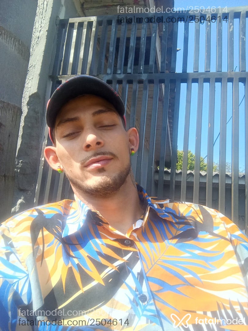 Acompanhante homem com cabelo castanho de olhos castanhos - Mateus Acompanhante homem com cabelo castanho de olhos castanhos - Mateus