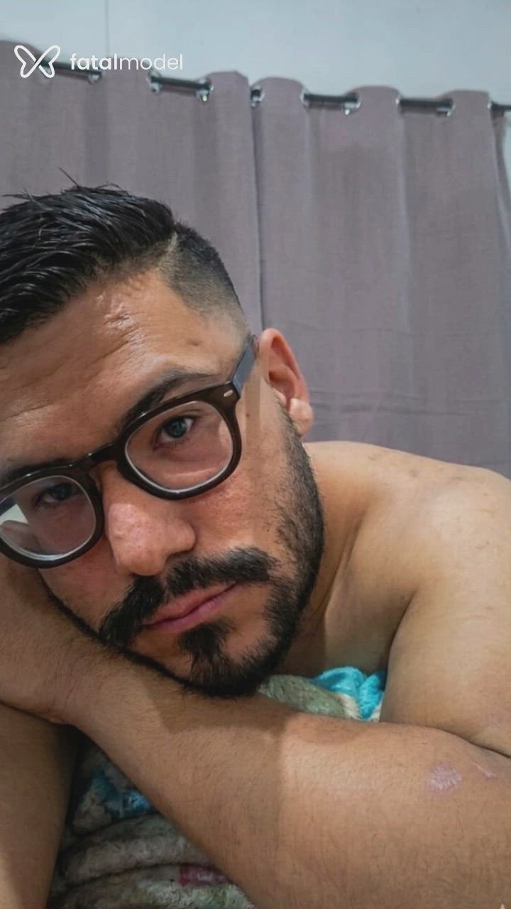 Acompanhante homem morena (o) de olhos pretos - Costa