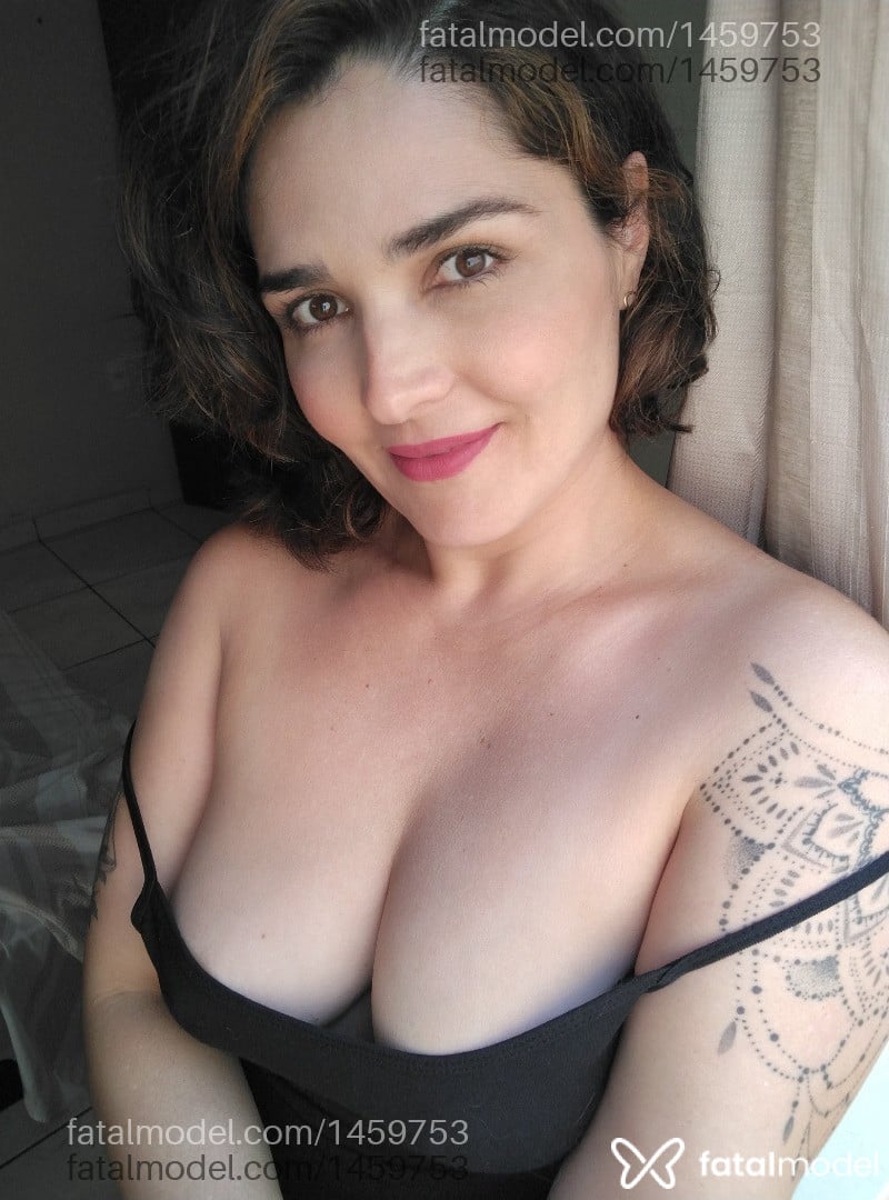 Acompanhante mulher com cabelo castanho de olhos castanhos - Sarah Gracie Acompanhante mulher com cabelo castanho de olhos castanhos - Sarah Gracie