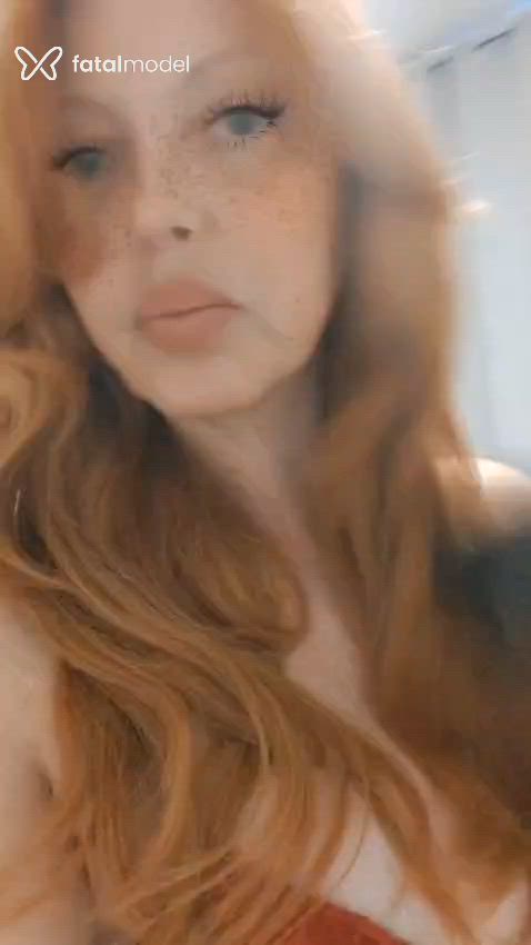 Acompanhante mulher ruiva (o) de olhos mel - Nathalia Evil Lady