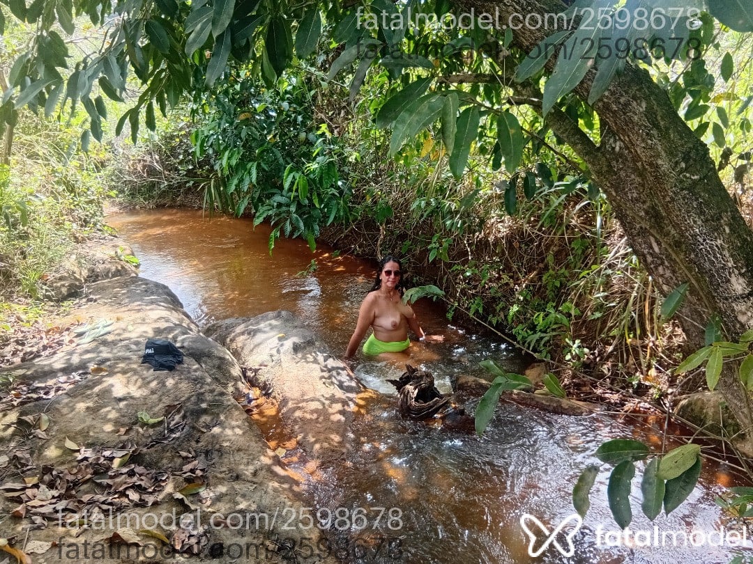 Acompanhante mulher com cabelo castanho de olhos castanhos - Talita