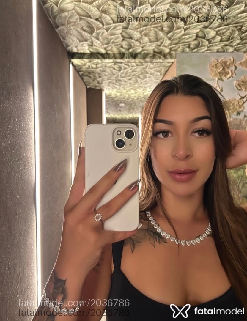 Acompanhante mulher com cabelo castanho de olhos mel - Milla Prado Acompanhante mulher com cabelo castanho de olhos mel - Milla Prado