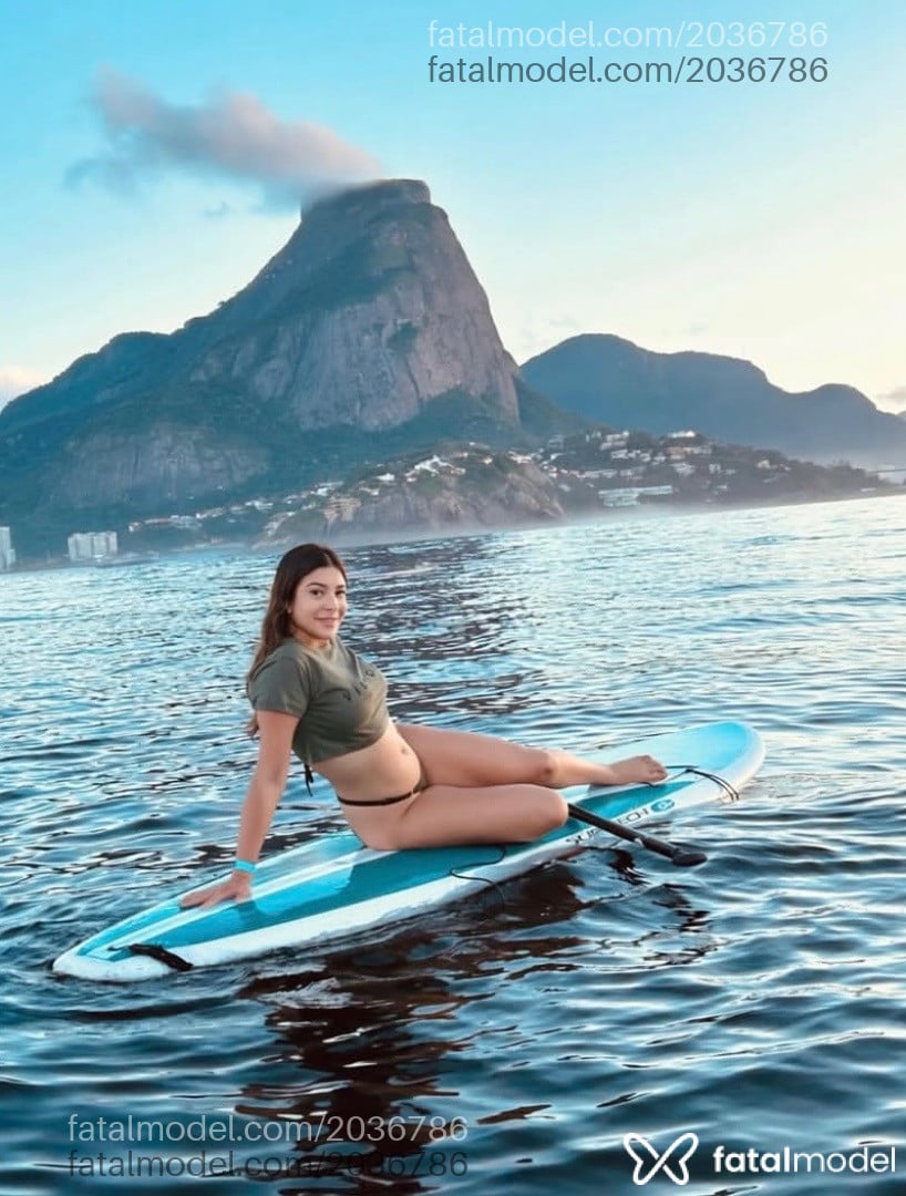 Acompanhante mulher com cabelo castanho de olhos mel - Mila Valen
