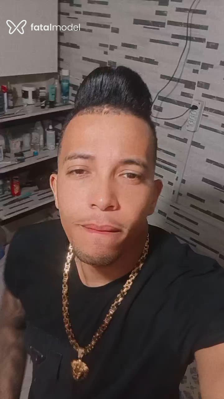 Acompanhante homem com cabelo castanho de olhos castanhos - Diego