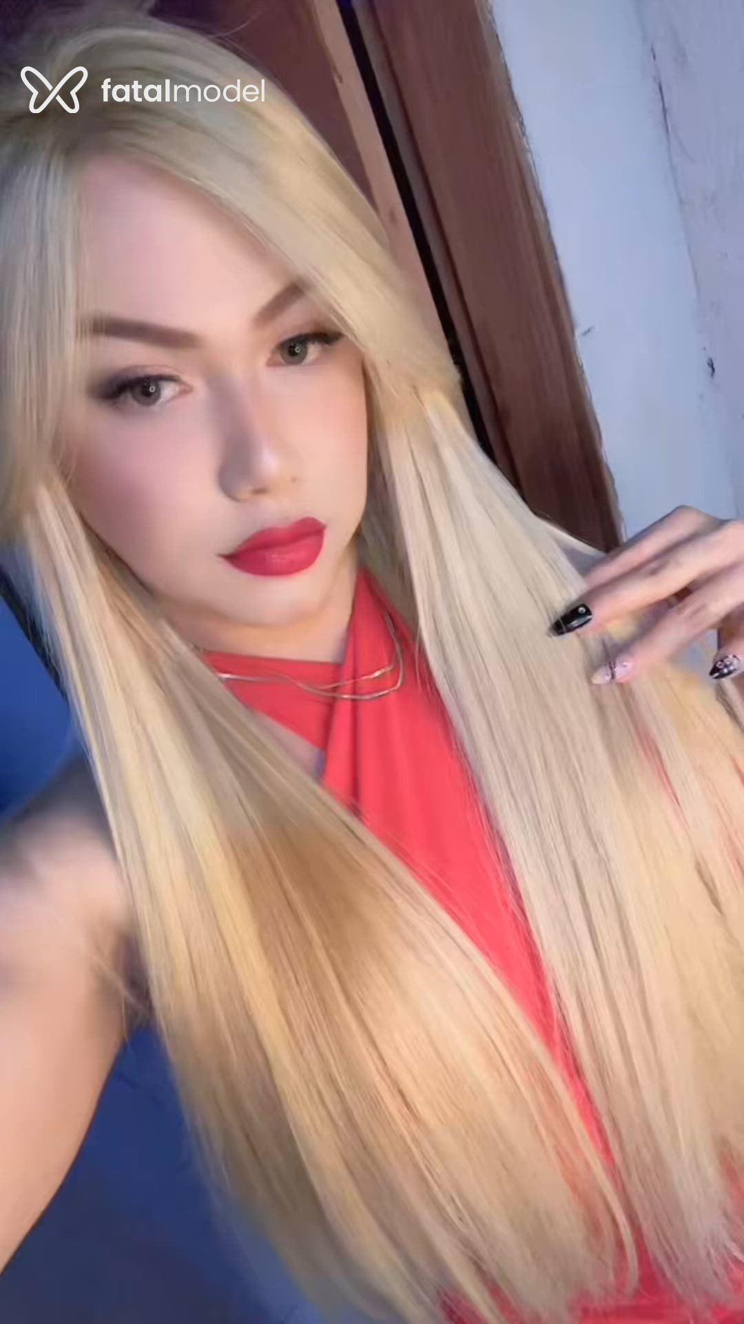 Acompanhante mulher trans com cabelo castanho de olhos verdes - Branquinhaa