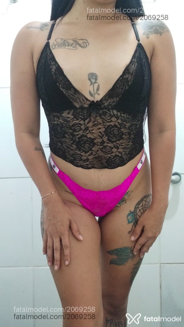 Acompanhante mulher morena (o) de olhos mel - Lunna