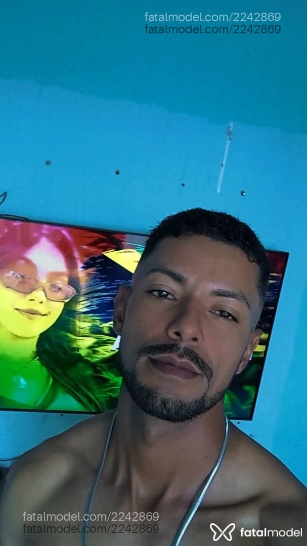 Acompanhante homem morena (o) de olhos castanhos - Derek
