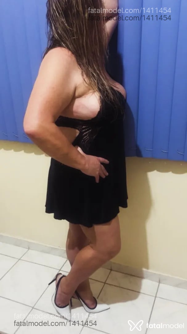 Acompanhante mulher loira (o) de olhos castanhos - AMORA