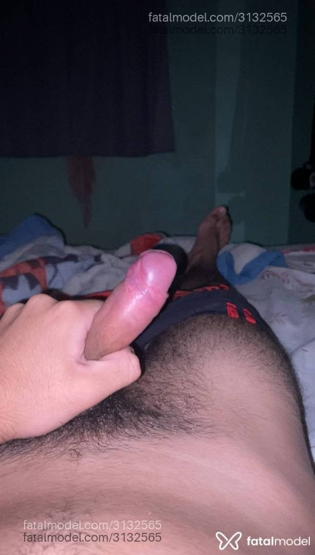 Acompanhante homem com cabelo castanho de olhos castanhos - Gu Pereira