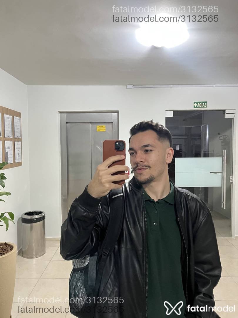 Acompanhante homem com cabelo castanho de olhos castanhos - Gu Pereira