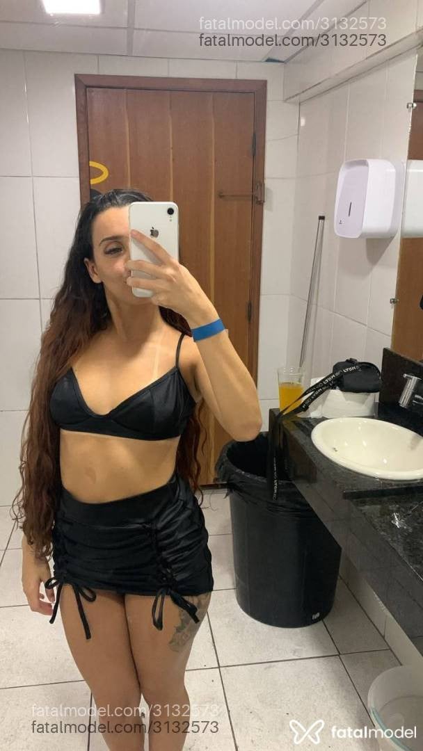 Acompanhante mulher ruiva (o) de olhos verdes - Isis