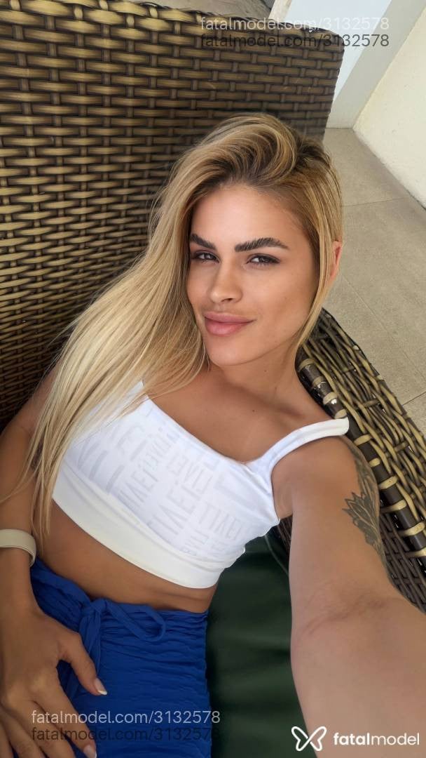 Acompanhante mulher loira (o) de olhos mel - Thais Oliveira