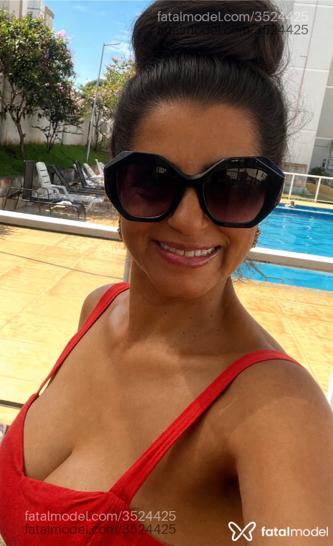 Acompanhante mulher com cabelo castanho de olhos castanhos - Emanuelle