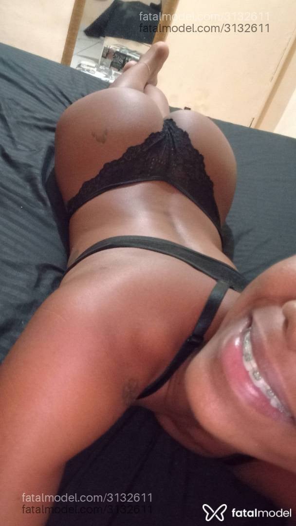 Acompanhante mulher morena (o) de olhos castanhos - Ludmilla Acompanhante mulher morena (o) de olhos castanhos - Ludmilla