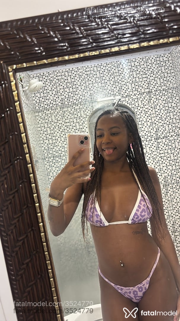 Acompanhante mulher com cabelo castanho de olhos castanhos - Marcelly Acompanhante mulher com cabelo castanho de olhos castanhos - Marcelly