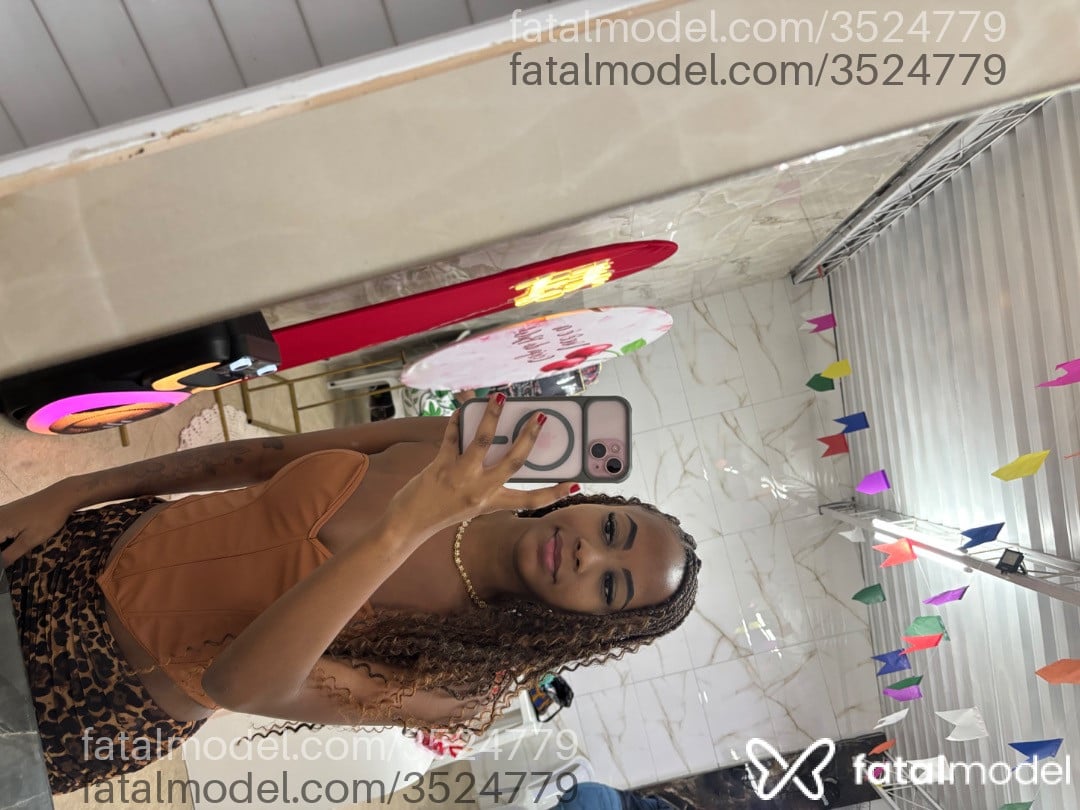 Acompanhante mulher com cabelo castanho de olhos castanhos - Marcelly Acompanhante mulher com cabelo castanho de olhos castanhos - Marcelly