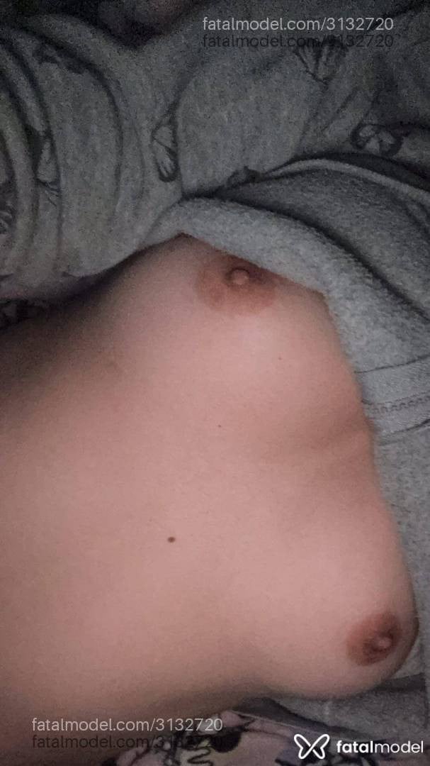 Acompanhante mulher morena (o) de olhos pretos - Ninfetinhatímida