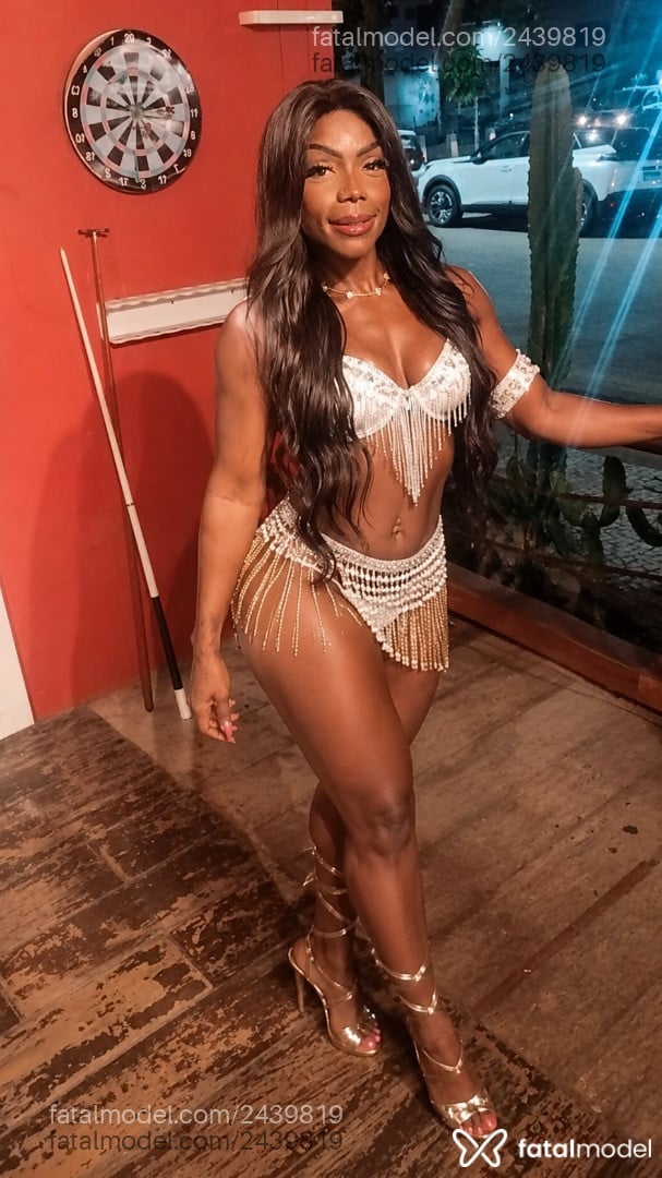 Acompanhante mulher com cabelo castanho de olhos pretos - Brunna Matos